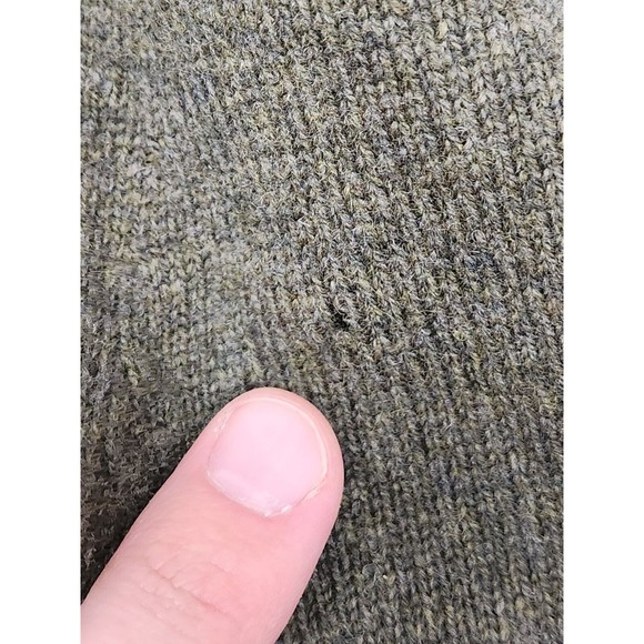 L.L. Bean Sweater Men's XL‎ Green Long Sleeve Pullover V-Neck 100% Lamb's Wool - Picture 6 of 6